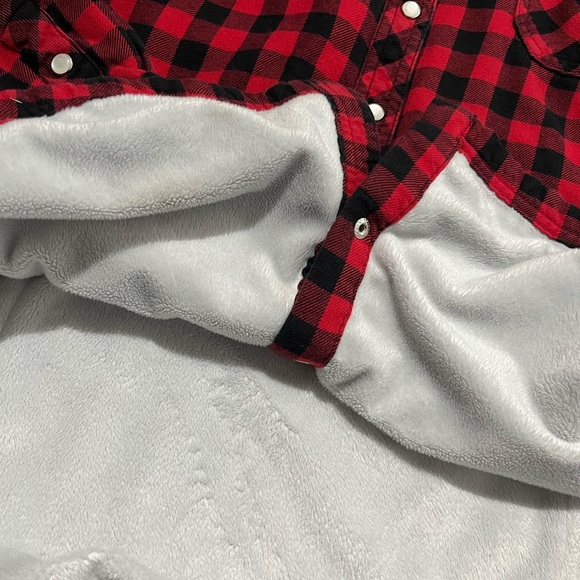Women’s Fleece Lined Plaid Shirt - Picture 3 of 4